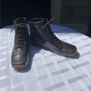 New Ingledew leather brown boots, size 8